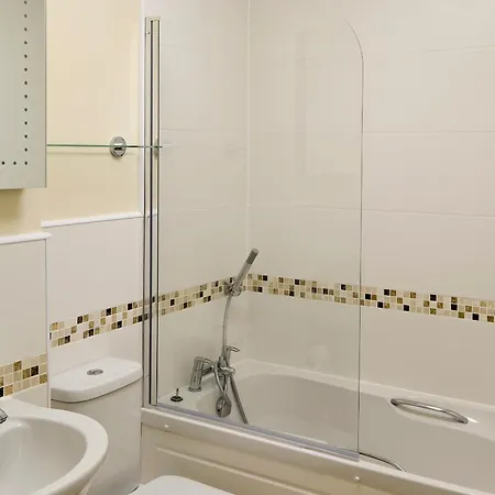 Flat 2 Lonsdale House