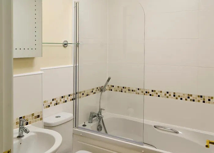 Flat 2 Lonsdale House